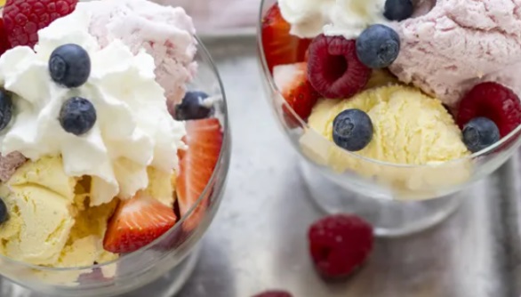 Deser lodowy z owocami