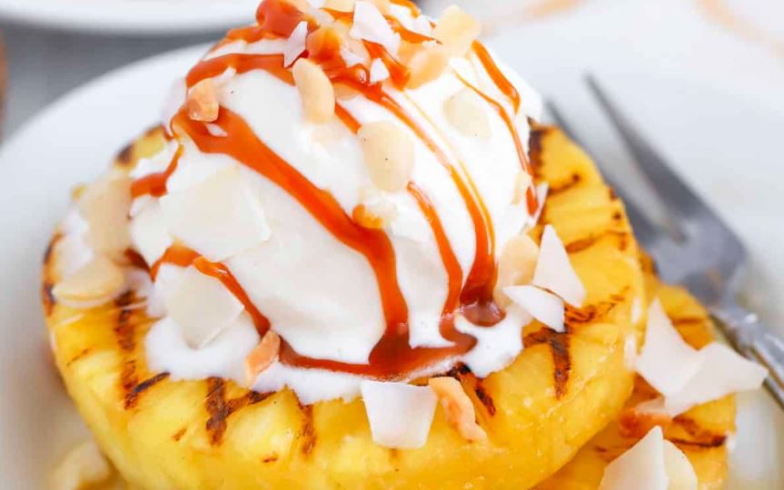 Deser z grillowanym ananasem i lodami