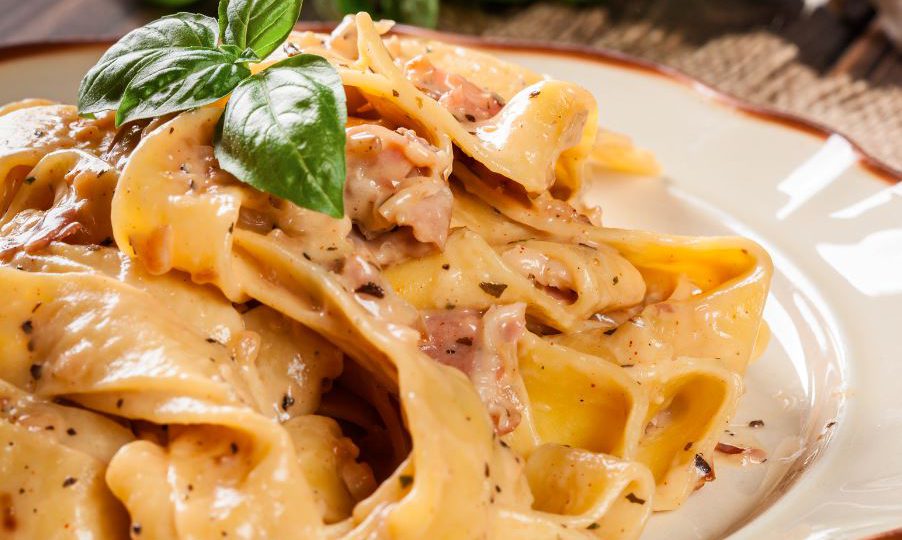 Makaron w sosie kurkowym 