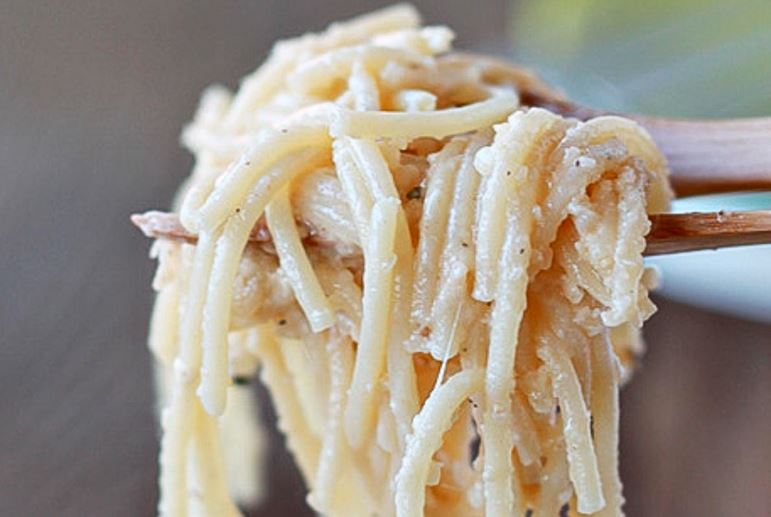 Makaron z parmezanem i masłem 