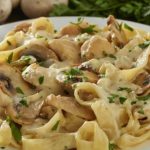 Makaron z pieczarkami