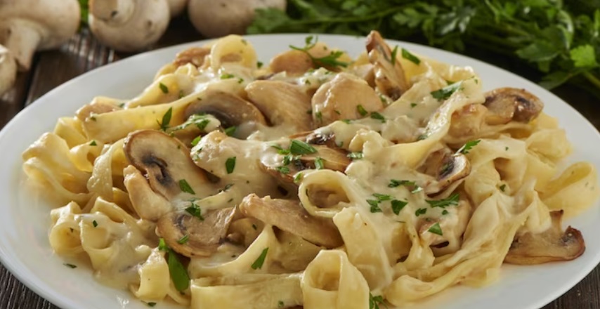 Makaron z pieczarkami