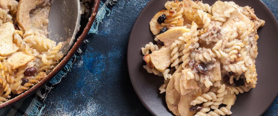 Makaron zapiekany z jabłkami