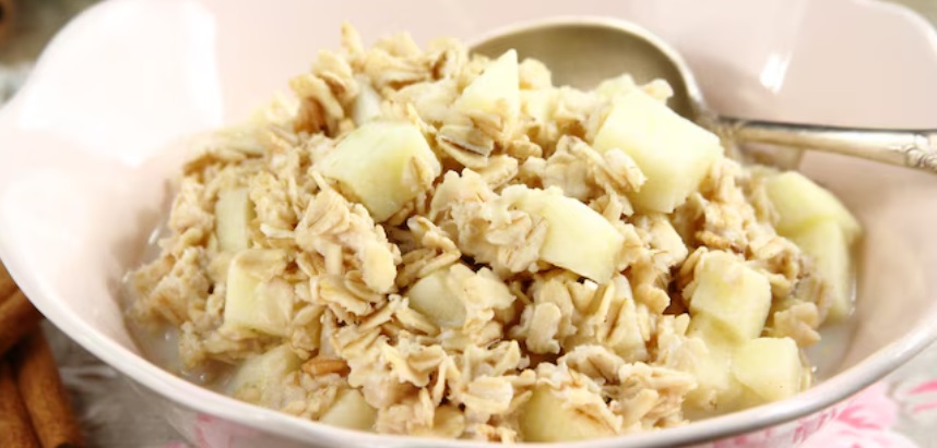 Płatki owsiane z jabłkiem