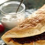 Puszysty omlet z owocami