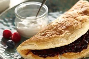 Puszysty omlet z owocami