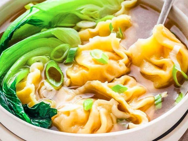 Rosół z chińskimi pierożkami 