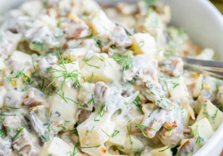 Sałatka pieczarkowo-serowa 