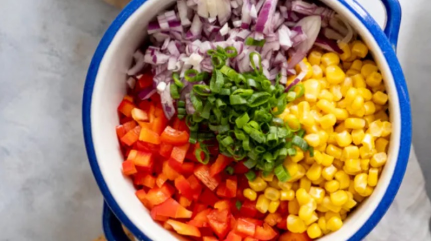 Sałatka z kukurydzą