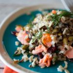 Sałatka z łososiem i dzikim ryżem 