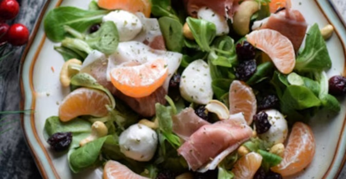 Sałatka z mandarynkami i żurawiną