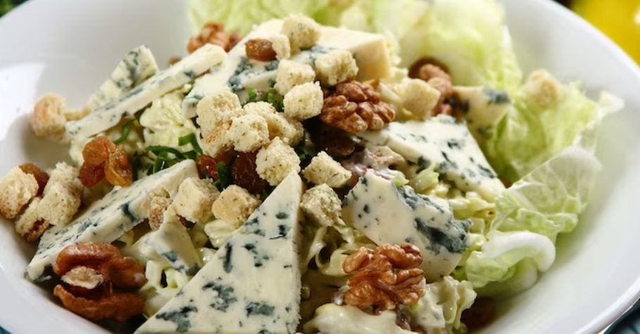 Sałatka z serem pleśniowym