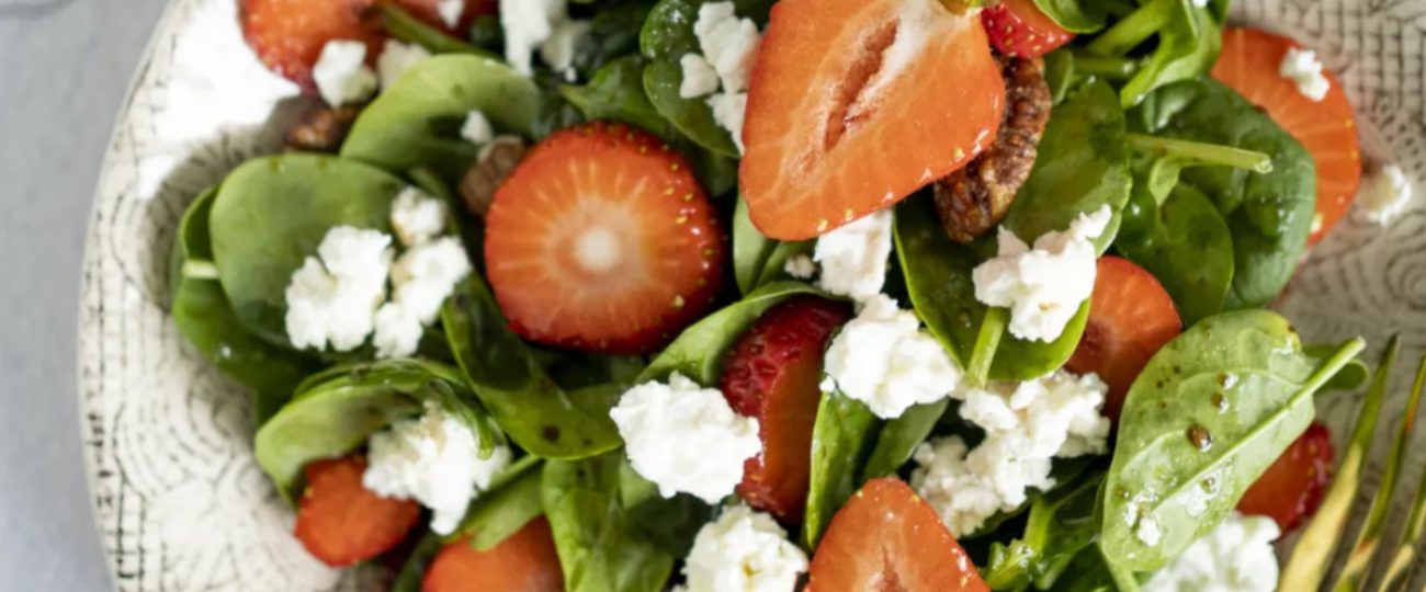 Sałatka z truskawkami