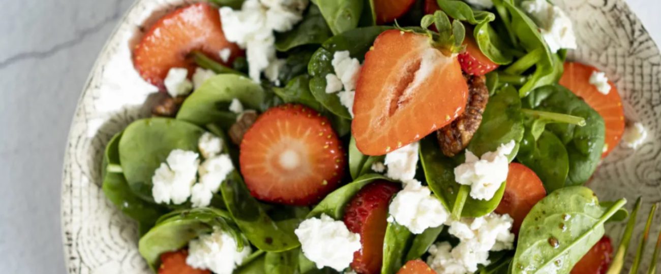 Sałatka z truskawkami