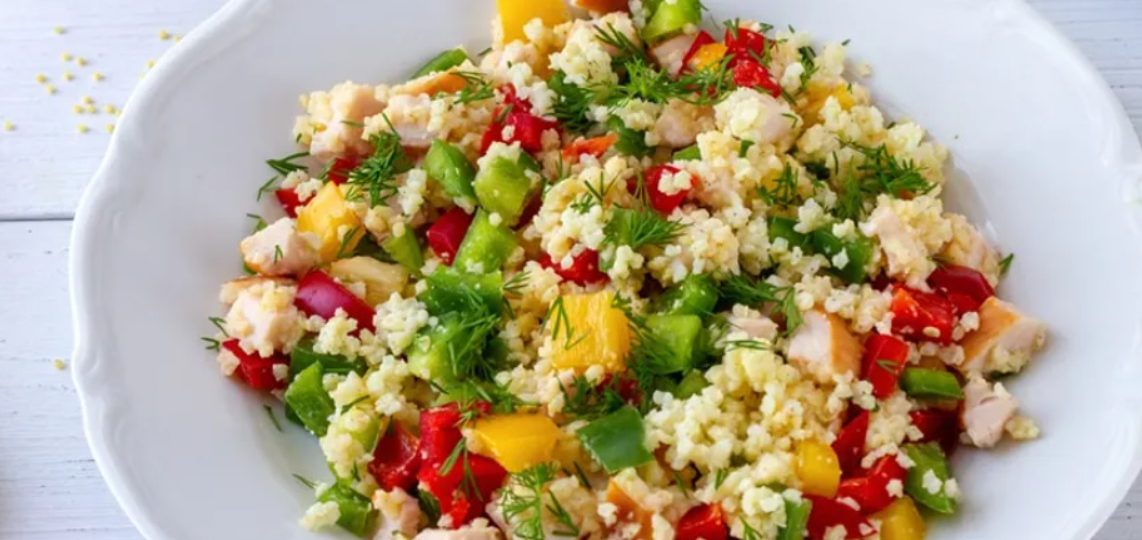 Sałatka z wędzonym kurczakiem