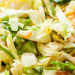 Surówka z kapusty i z sosem chili