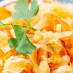 Surówka z kiszonej kapusty