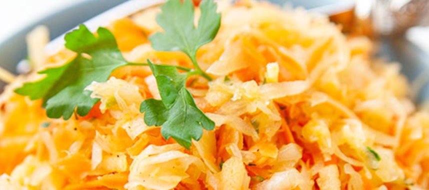 Surówka z kiszonej kapusty