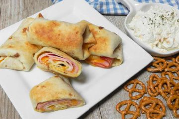 Tortilla na ciepło z serem i szynką 