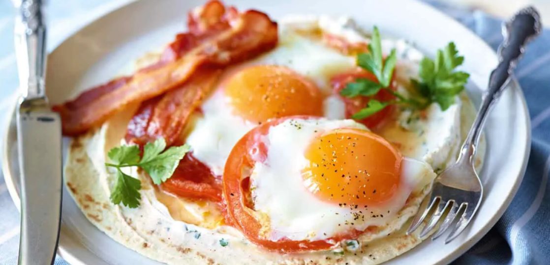 Tortilla z jajkiem i bekonem