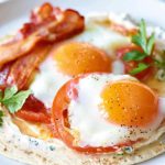 Tortilla z jajkiem i bekonem