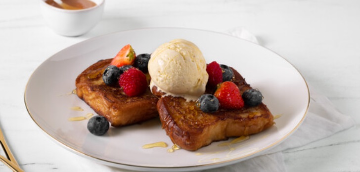 Tosty z lodami i owocami