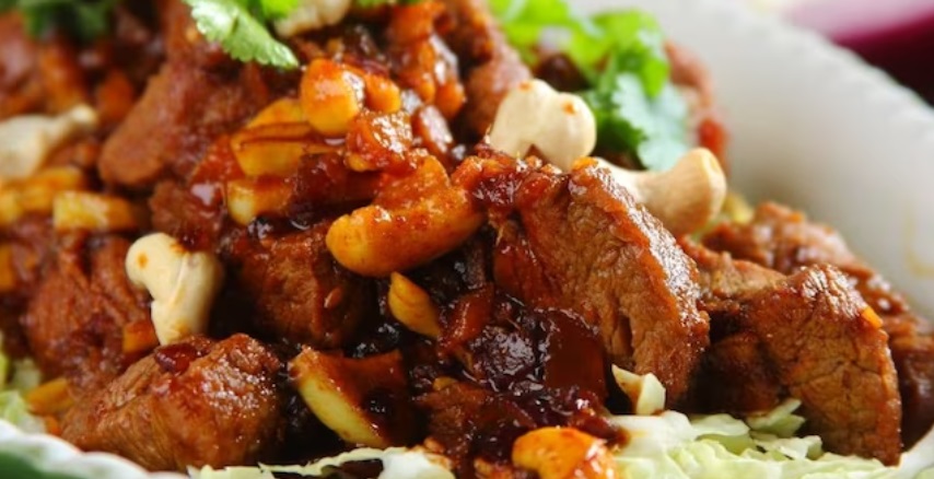 Wołowina z sezamem i orzechami