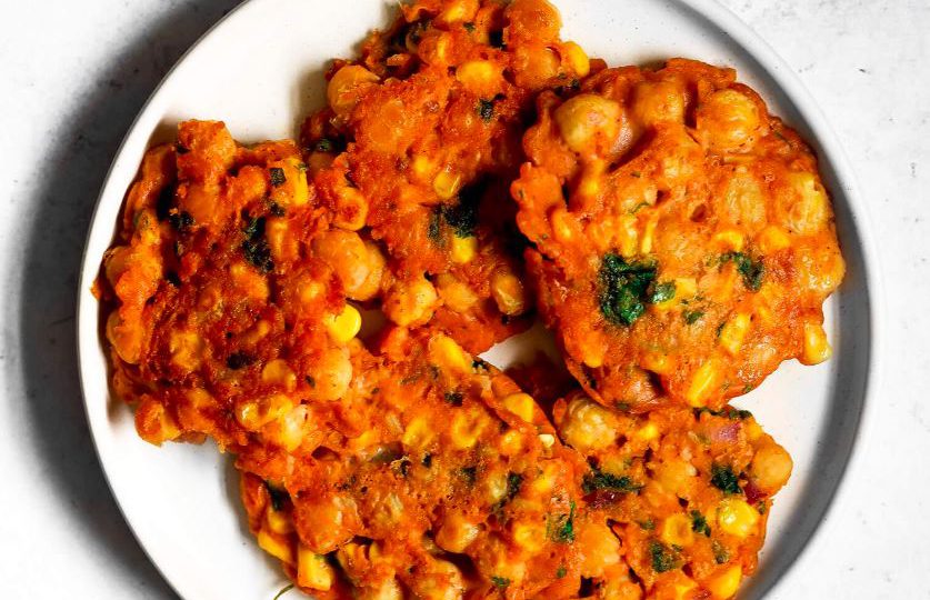 Kotleciki z ciecierzycy z kukurydzą