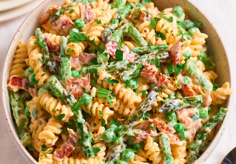 Makaron ze szparagami i boczkiem 