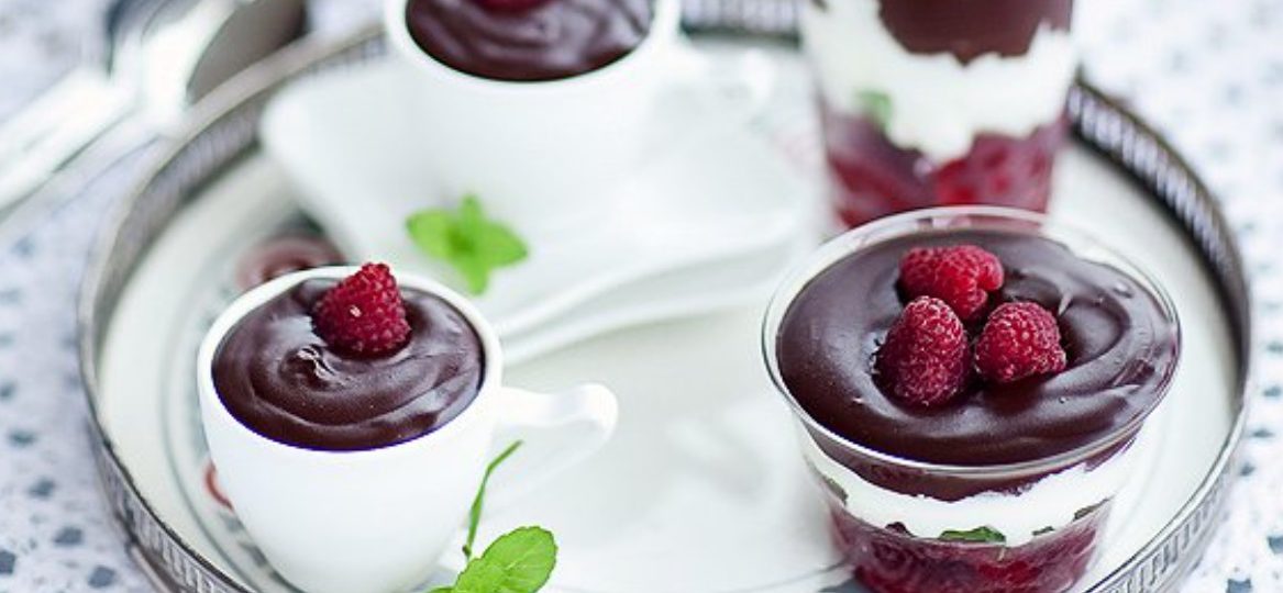 Deserki z czekoladą i malinami