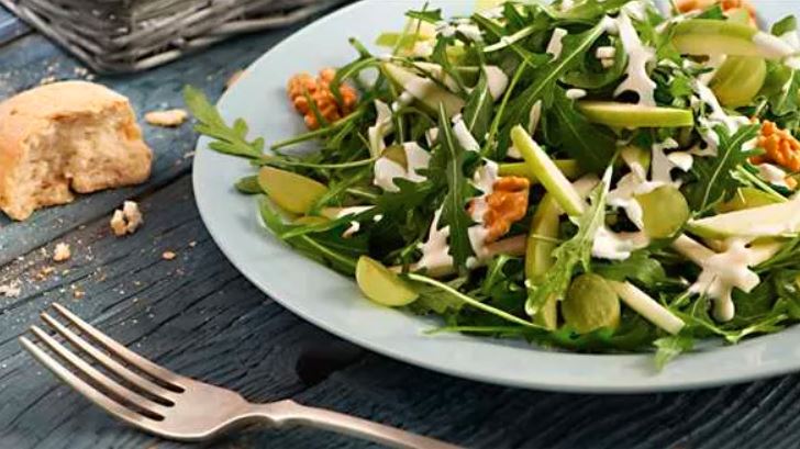 Fit sałatka z makaronem 