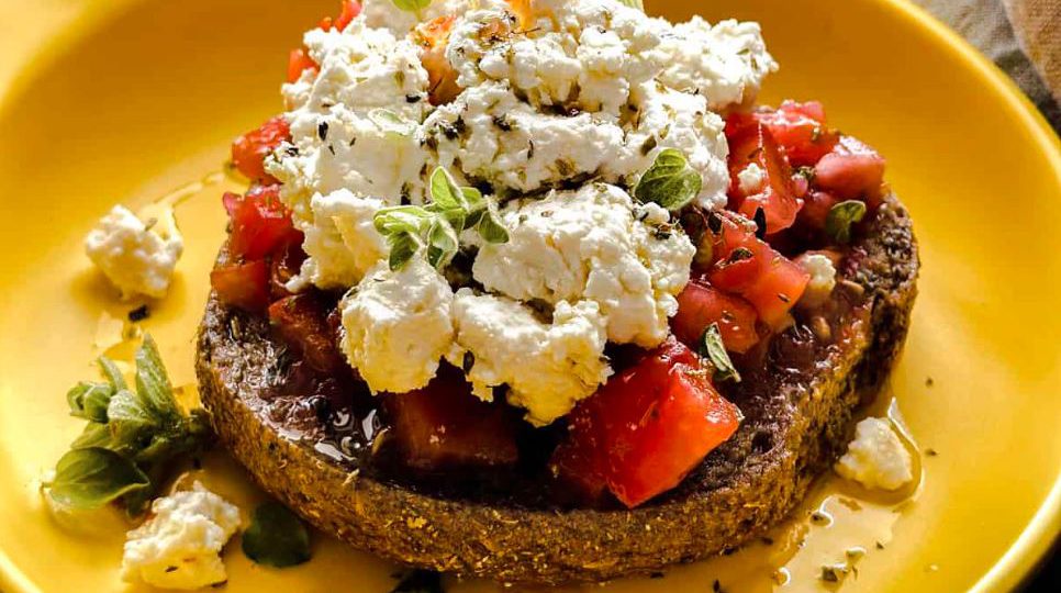 Grecka przekąska Dakos 