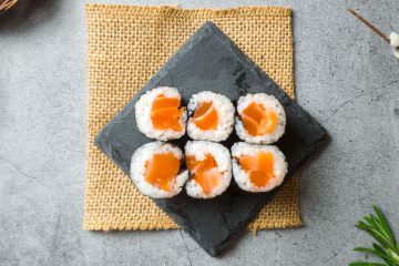 Hosomaki z łososiem 