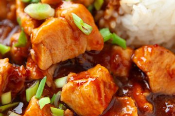 Imbirowy kurczak z sosem sezamowym