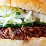 Kanapka z szarpaną wołowiną