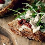 Kanapka z tzatziki i fetą