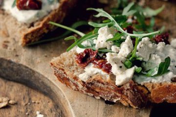 Kanapka z tzatziki i fetą