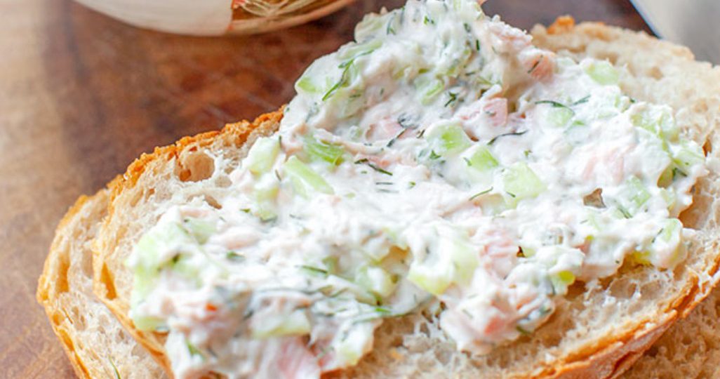 Kanapki z wędzonym łososiem