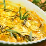 Kurczak w porach i sosie curry 