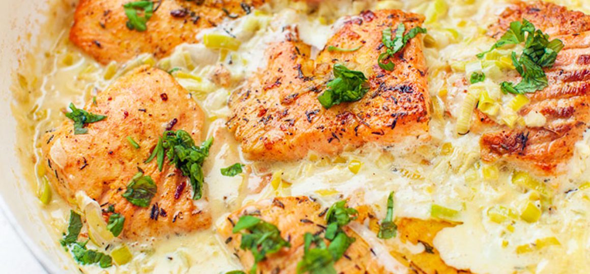 Łosoś w sosie porowym