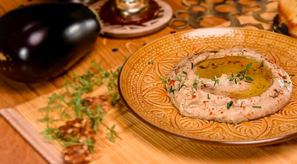 Pasta z bakłażanem i orzechami 