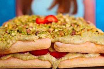 Pistacjowe tiramisu z truskawkami 