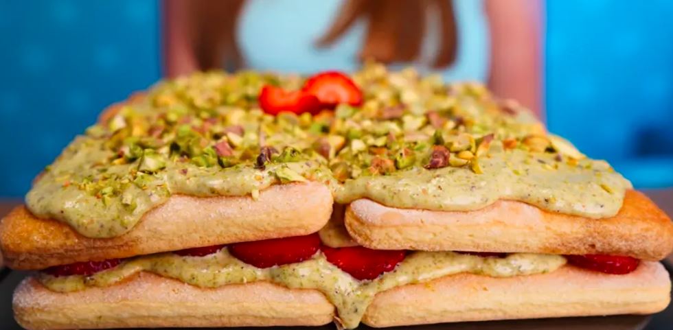 Pistacjowe tiramisu z truskawkami 