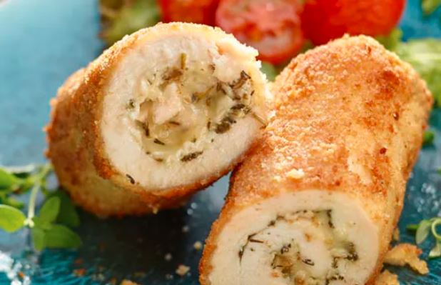 Roladki z kurczaka faszerowane serem pleśniowym 