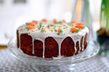 Roślinny tort marchewkowy 