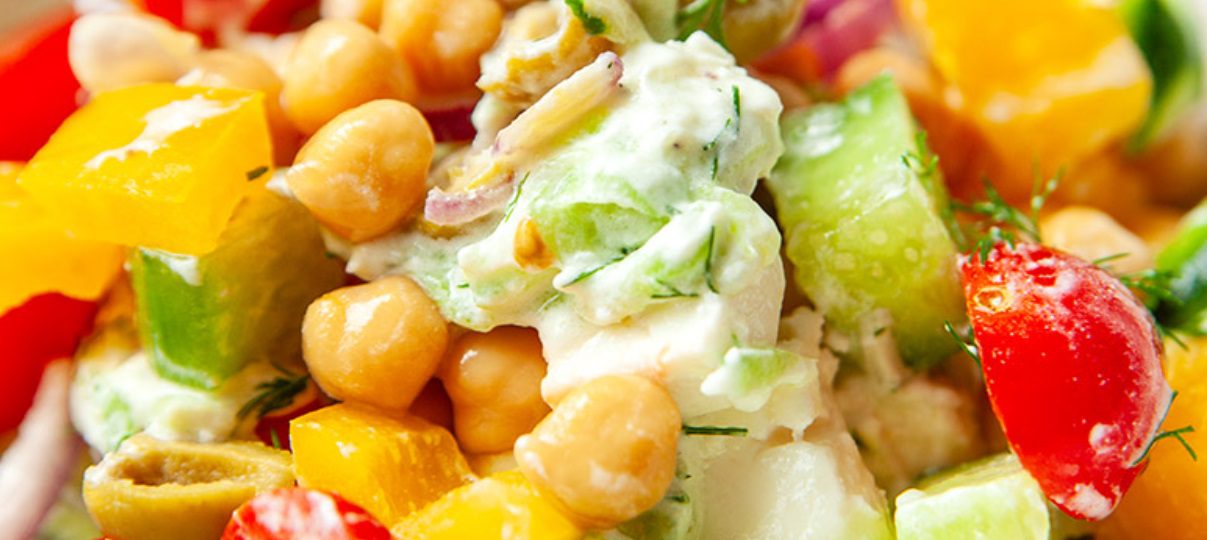 Sałatka grecka z sosem tzatziki