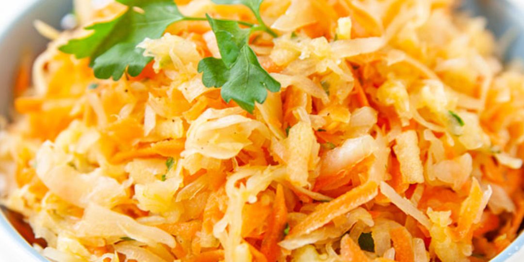 Surówka z kiszonej kapusty