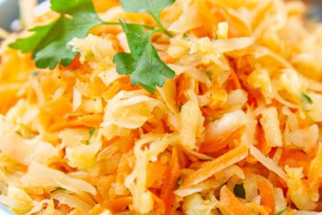 Surówka z kiszonej kapusty