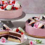 Tort jeżynowy z czerwoną porzeczką 
