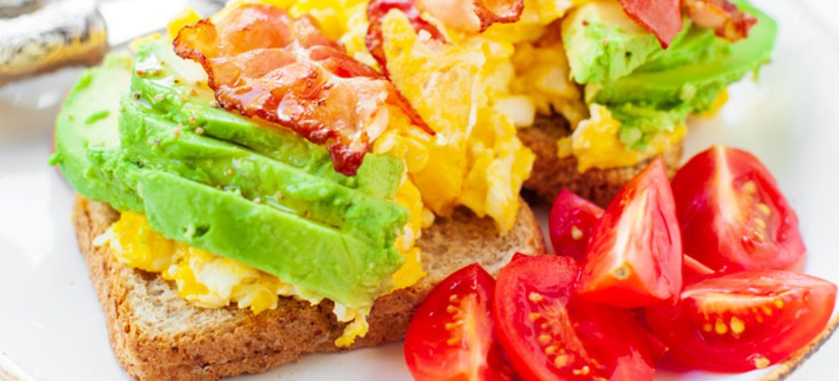 Tosty z jajecznicą i boczkiem